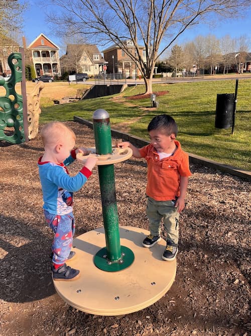 screen free activities: go to the park!